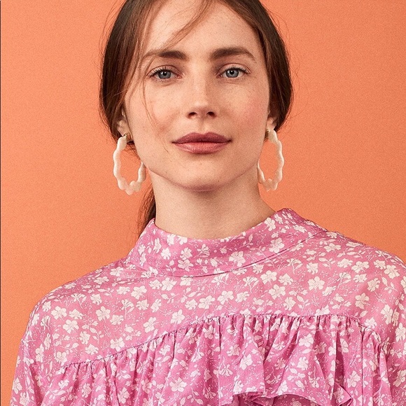 🌸BaubleBar Style White Tortoise Hoop Earrings - Picture 2 of 6